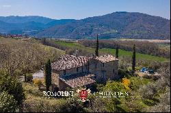 PANORAMIC COUNTRY HOUSE FOR SALE IN UMBRIA, ITALY