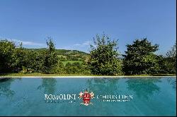 VILLA WITH POOL FOR SALE IN MONTERCHI TUSCANY