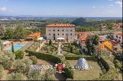 MAJESTIC LUXURY VILLA FOR SALE IN LUCCA, TUSCANY