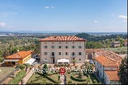 MAJESTIC LUXURY VILLA FOR SALE IN LUCCA, TUSCANY