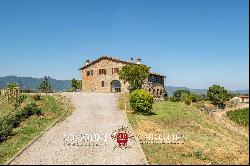 VILLA WITH VINEYARDS AND AGRITURISMO FOR SALE IN TUSCANY, CHIANTI