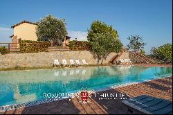 VILLA WITH VINEYARDS AND AGRITURISMO FOR SALE IN TUSCANY, CHIANTI