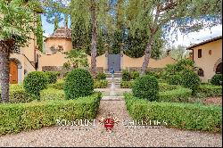 LUXURY RESTORED VILLA FOR SALE  30 MINUTES FROM FLORENCE, CHIANTI CLASSICO VINEYARDS