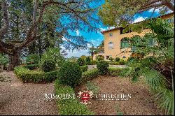 LUXURY RESTORED VILLA FOR SALE  30 MINUTES FROM FLORENCE, CHIANTI CLASSICO VINEYARDS