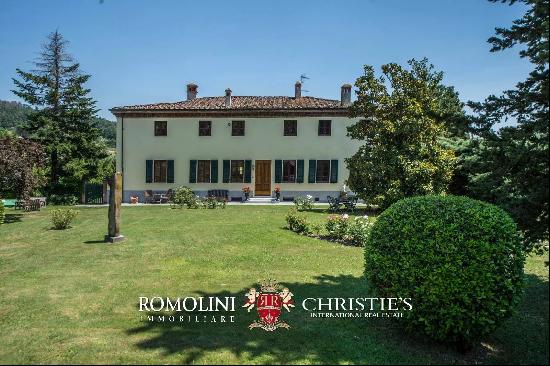 HISTORICAL VILLA WITH POOL FOR SALE LUCCA, TUSCANY