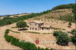 RESTORED COUNTRY HOUSE FOR SALE IN THE NESTORE VALLEY, UMBRIA