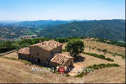 RESTORED COUNTRY HOUSE FOR SALE IN THE NESTORE VALLEY, UMBRIA