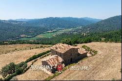 RESTORED COUNTRY HOUSE FOR SALE IN THE NESTORE VALLEY, UMBRIA