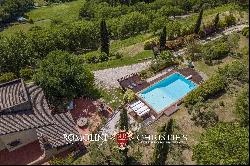 PANORAMIC VILLA WITH POOL AND PRIVATE LAKE FOR SALE IN UMBRIA