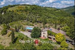 PANORAMIC VILLA WITH POOL AND PRIVATE LAKE FOR SALE IN UMBRIA