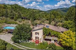 PANORAMIC VILLA WITH POOL AND PRIVATE LAKE FOR SALE IN UMBRIA