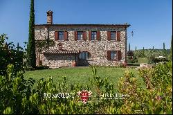 Val d'Orcia - RESTORED FARMHOUSE FOR SALE IN TORRITA DI SIENA