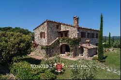 Val d'Orcia - RESTORED FARMHOUSE FOR SALE IN TORRITA DI SIENA