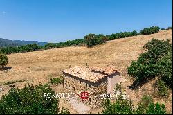 Umbria - PANORAMIC FARMHOUSE FOR SALE IN THE NESTORE VALLEY