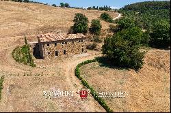 Umbria - PANORAMIC FARMHOUSE FOR SALE IN THE NESTORE VALLEY