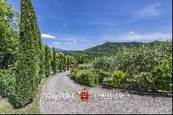 RESTORED VILLA WITH POOL AND TENNIS COURT FOR SALE IN TUSCANY