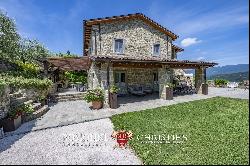 RESTORED VILLA WITH POOL AND TENNIS COURT FOR SALE IN TUSCANY