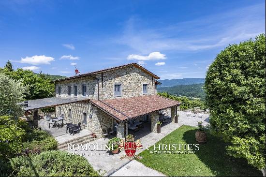 RESTORED VILLA WITH POOL AND TENNIS COURT FOR SALE IN TUSCANY