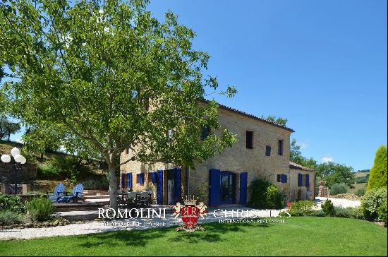 RESTORED FARMHOUSE FOR SALE JUST 30' FROM THE SEA, MARCHE