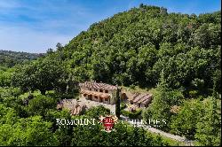 RIVERSIDE COUNTRY HOUSE FOR SALE IN VOLTERRA, TUSCANY