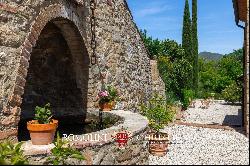 RIVERSIDE COUNTRY HOUSE FOR SALE IN VOLTERRA, TUSCANY