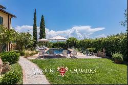 RENOVATED COUNTRY VILLA WITH POOL AND PANORAMIC VIEW OF ASSISI, UMBRIA