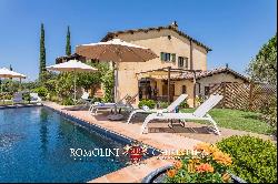 RENOVATED COUNTRY VILLA WITH POOL AND PANORAMIC VIEW OF ASSISI, UMBRIA