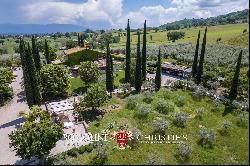 RENOVATED COUNTRY VILLA WITH POOL AND PANORAMIC VIEW OF ASSISI, UMBRIA