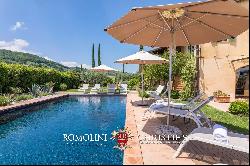 RENOVATED COUNTRY VILLA WITH POOL AND PANORAMIC VIEW OF ASSISI, UMBRIA