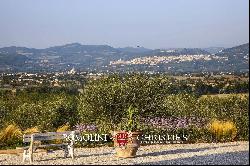 RENOVATED COUNTRY VILLA WITH POOL AND PANORAMIC VIEW OF ASSISI, UMBRIA