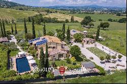 RENOVATED COUNTRY VILLA WITH POOL AND PANORAMIC VIEW OF ASSISI, UMBRIA