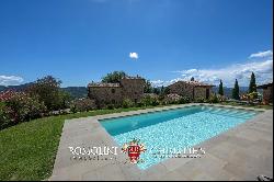 FARMHOUSE WITH POOL FOR SALE IN UMBERTIDE, UMBRIA