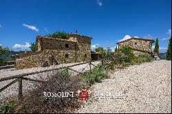 FARMHOUSE WITH POOL FOR SALE IN UMBERTIDE, UMBRIA