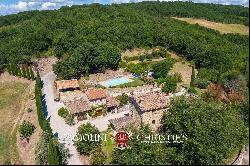 FARMHOUSE WITH POOL FOR SALE IN UMBERTIDE, UMBRIA