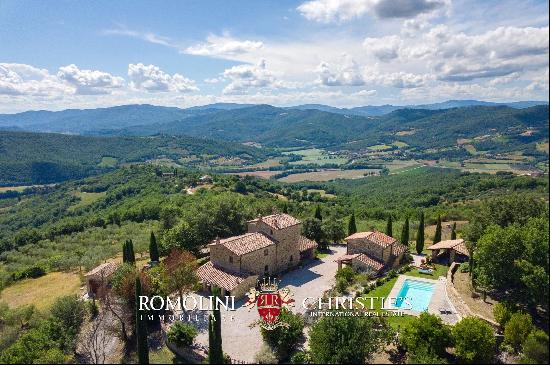 FARMHOUSE WITH POOL FOR SALE IN UMBERTIDE, UMBRIA