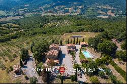 FARMHOUSE WITH POOL FOR SALE IN UMBERTIDE, UMBRIA