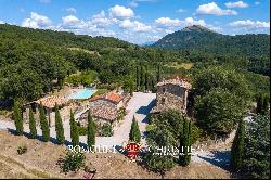 FARMHOUSE WITH POOL FOR SALE IN UMBERTIDE, UMBRIA