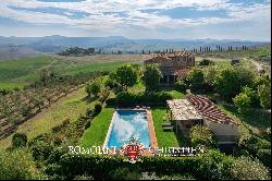 LUXURY RESTORED COUNTRY HOUSE FOR SALE IN ASCIANO, VAL D'ORCIA