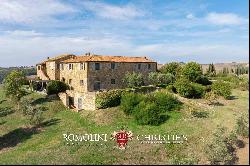 LUXURY RESTORED COUNTRY HOUSE FOR SALE IN ASCIANO, VAL D'ORCIA