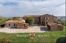 LUXURY RESTORED COUNTRY HOUSE FOR SALE IN ASCIANO, VAL D'ORCIA