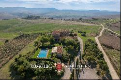 LUXURY RESTORED COUNTRY HOUSE FOR SALE IN ASCIANO, VAL D'ORCIA