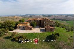 LUXURY RESTORED COUNTRY HOUSE FOR SALE IN ASCIANO, VAL D'ORCIA