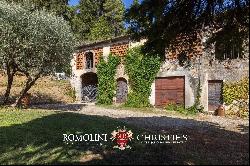 PERIOD VILLA WITH POOL FOR SALE IN LUCCA, TUSCANY