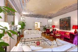 LUXURY APARTMENT WITH TERRACE FOR SALE IN SANTO SPIRITO, FLORENCE