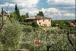 COUNTRY HOUSE OVERLOOKING SAN GIMIGNANO FOR SALE IN TUSCANY