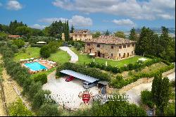 COUNTRY HOUSE OVERLOOKING SAN GIMIGNANO FOR SALE IN TUSCANY