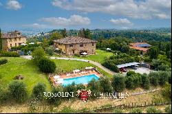 COUNTRY HOUSE OVERLOOKING SAN GIMIGNANO FOR SALE IN TUSCANY