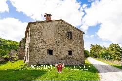 RURAL HAMLET TO BE RESTORED FOR SALE IN UMBRIA, CITTa DI CASTELLO