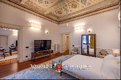 EXCLUSIVE DUOMO-VIEW LUXURY APARTMENT FOR SALE IN FLORENCE