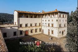 PERIOD VILLA FOR SALE JUST 15 MINUTES FROM THE HISTORICAL CENTER OF FLORENCE